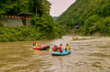 ラフティング（急流くだり）